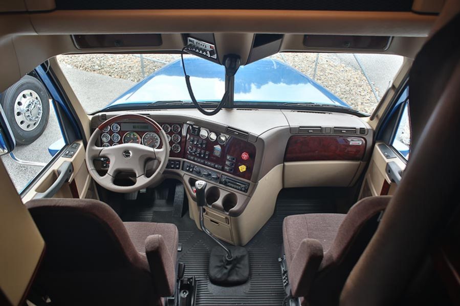 2019 Freightliner Coronado Interior