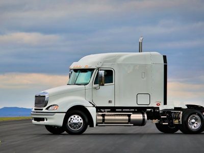 freightliner_columbia_midroof-web